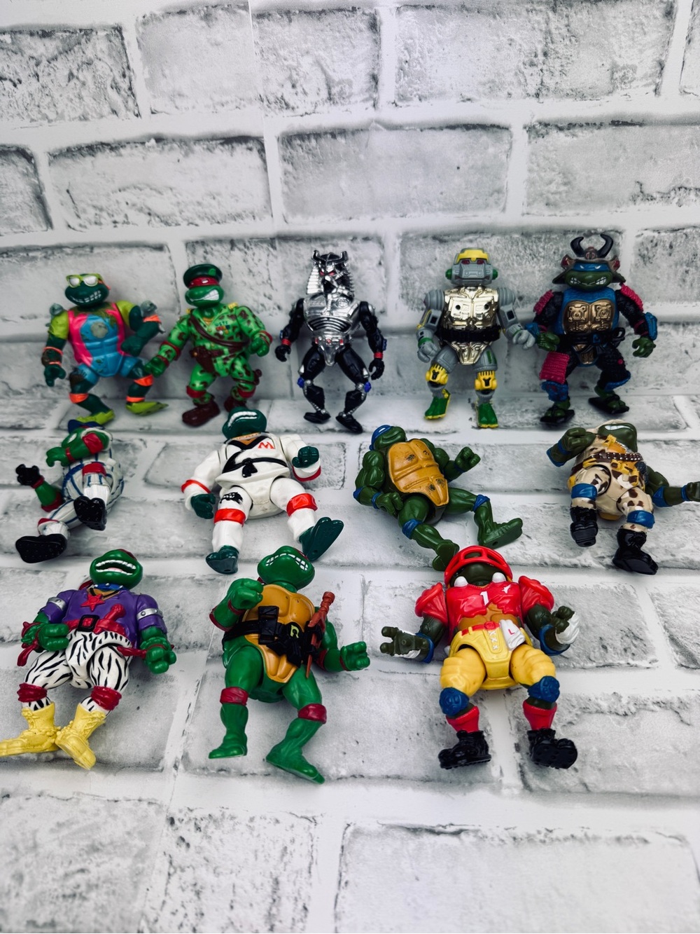 Vintage 1990’s playmates TMNT set of 12
Teenage Mutant Ninja Turtles